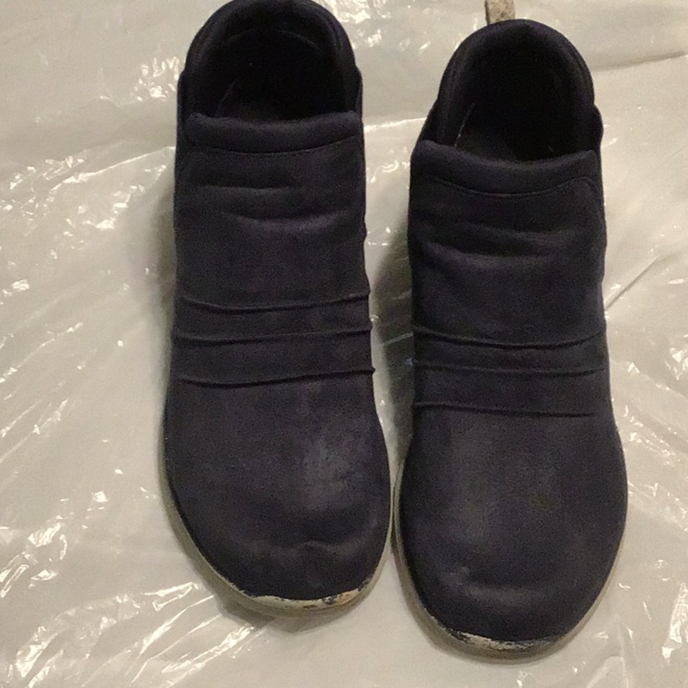 Women’s size 9M ankle boots